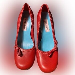 STEVE MADDEN ROUND-TOE HEELS SIZE 7B